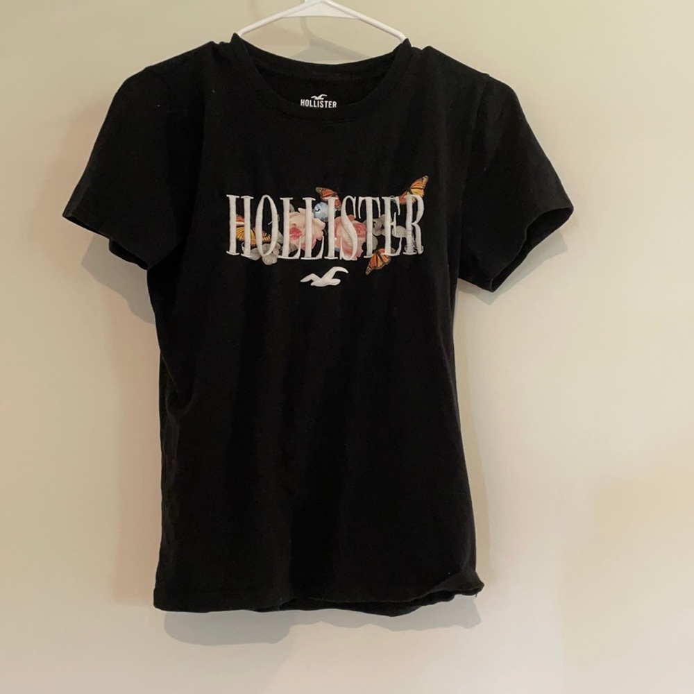 Black size S Hollister Tee.